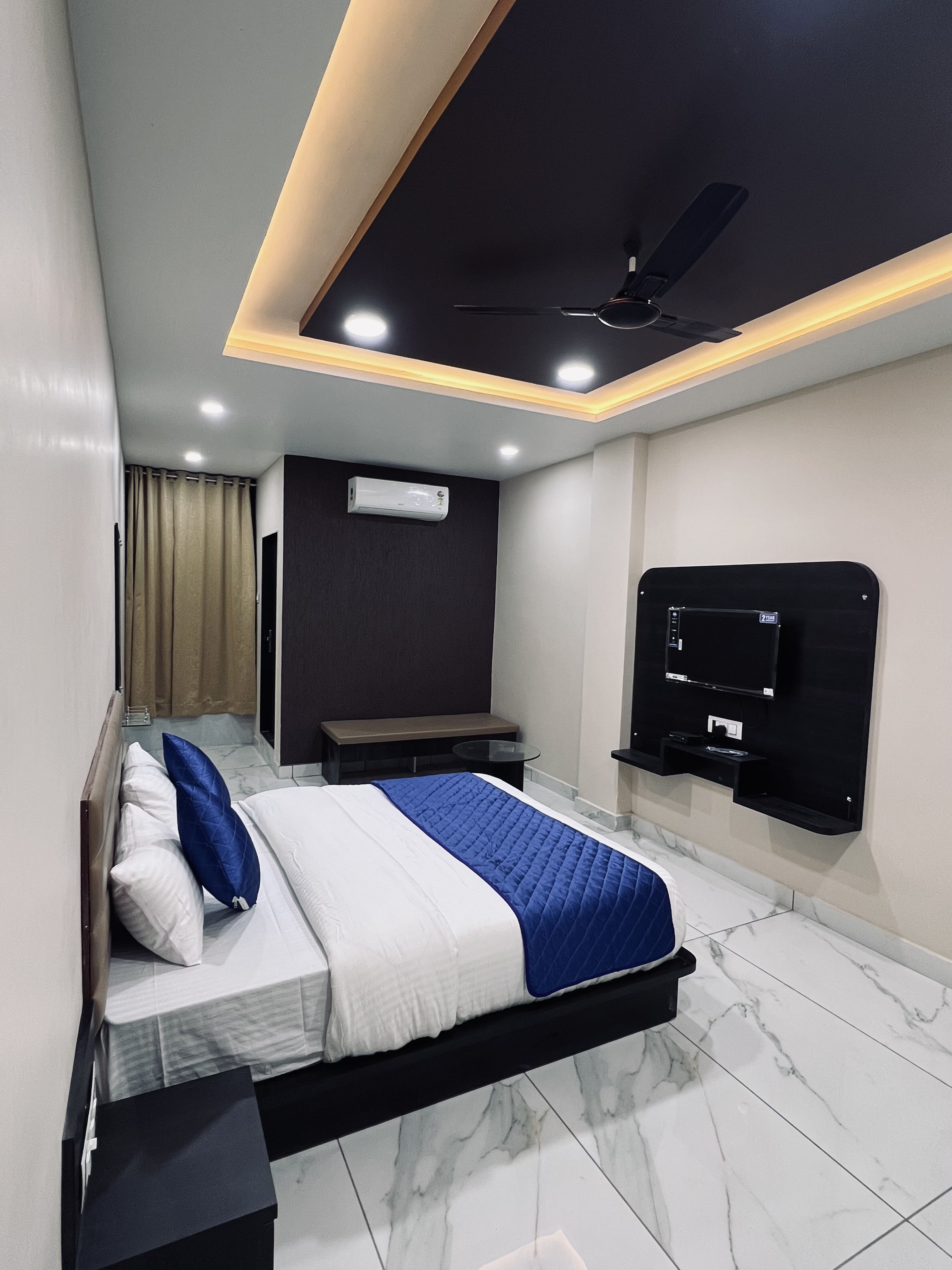 Rediscover Comfort and Elegance: The Luxury AC Rooms at Hotel Silver Palace