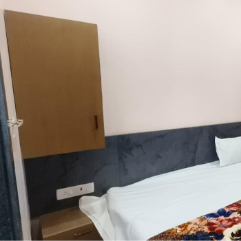 Embrace Convenience: How Hotel Swastik Inn’s Storage Solutions Transform Lives