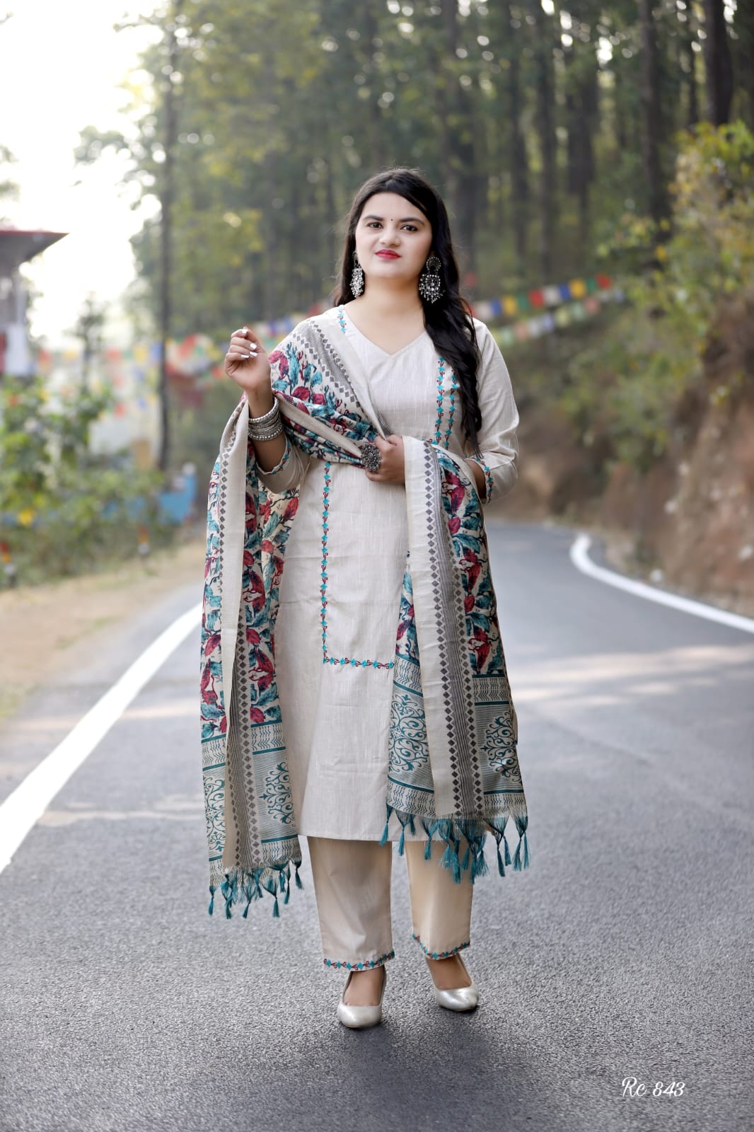 Reviving Tradition with Style: The Cotton Handloom Kurta and Pant Set
