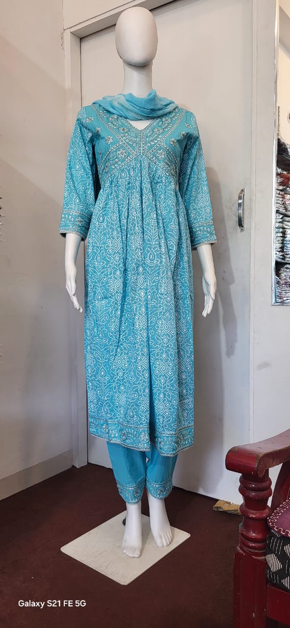 Transforming Your Wardrobe with Kavyani Apparel's Printed Kurta Sets