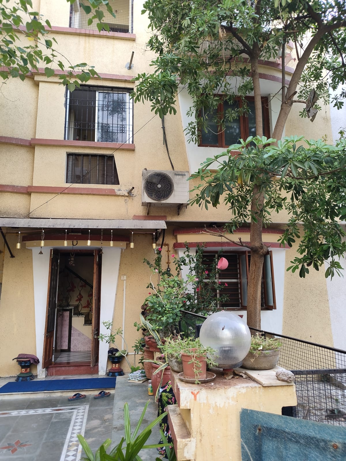 Purvi Vyas P G Service