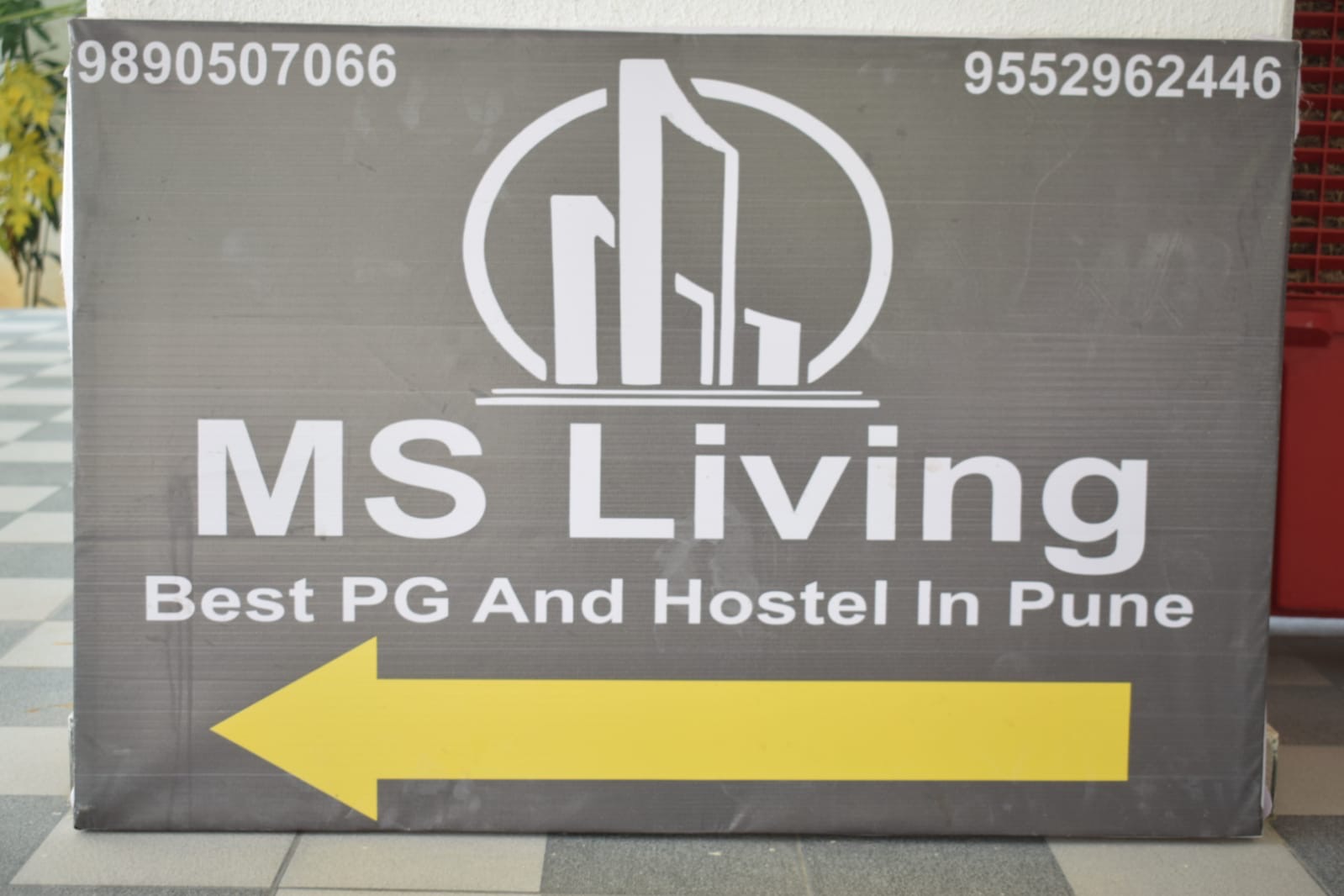 Banner M S Living