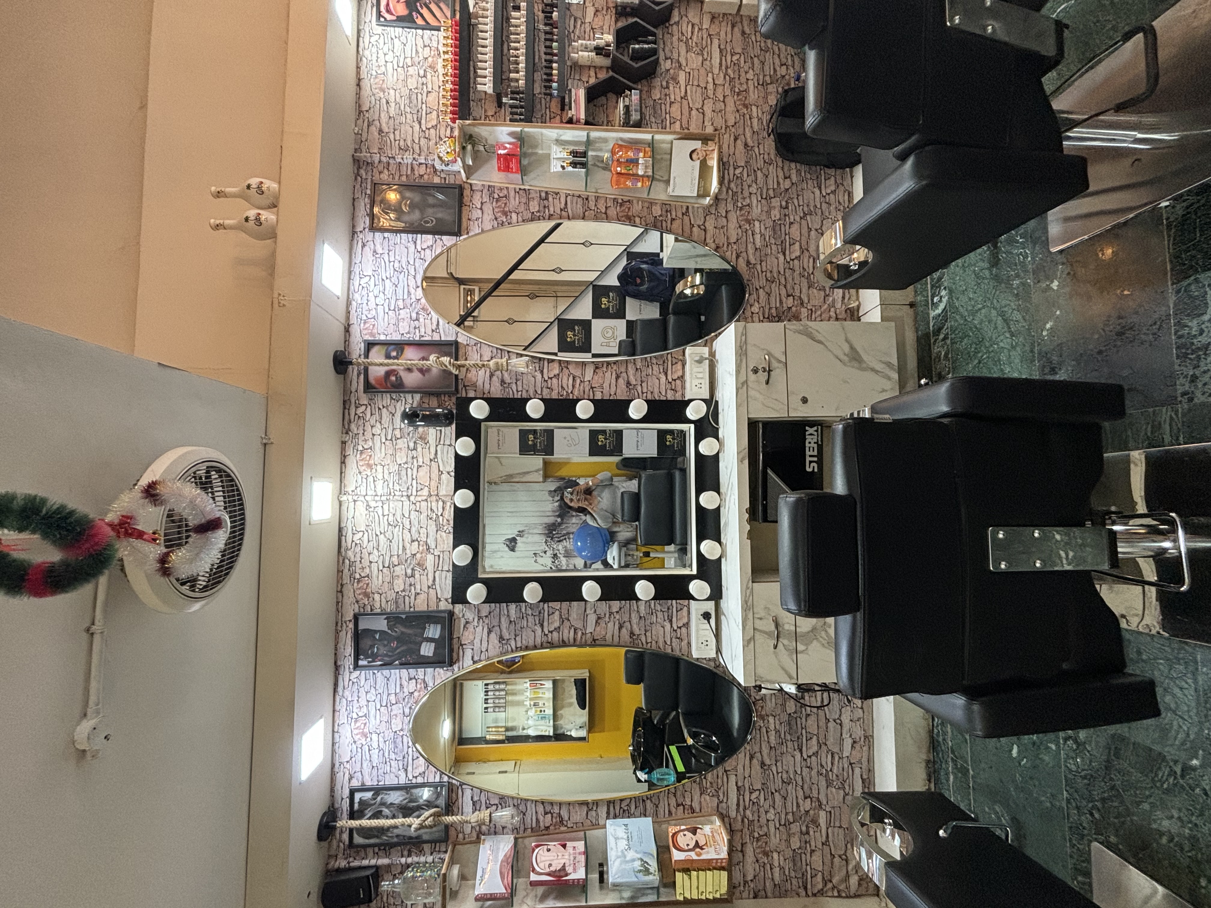 Banner Renu's Artistry