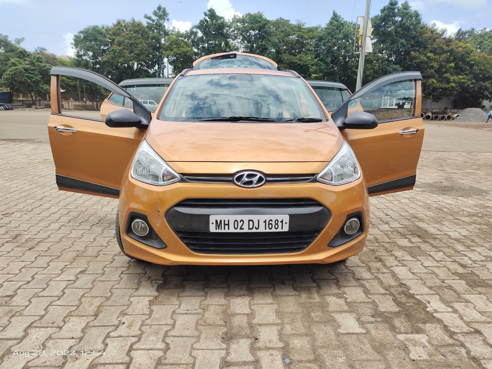 i10 Asta petrol top model owner 2 model 2014-https://i-media.vyaparify.com/vcards/products/10117/IMG-20231013-WA0116.jpg Image