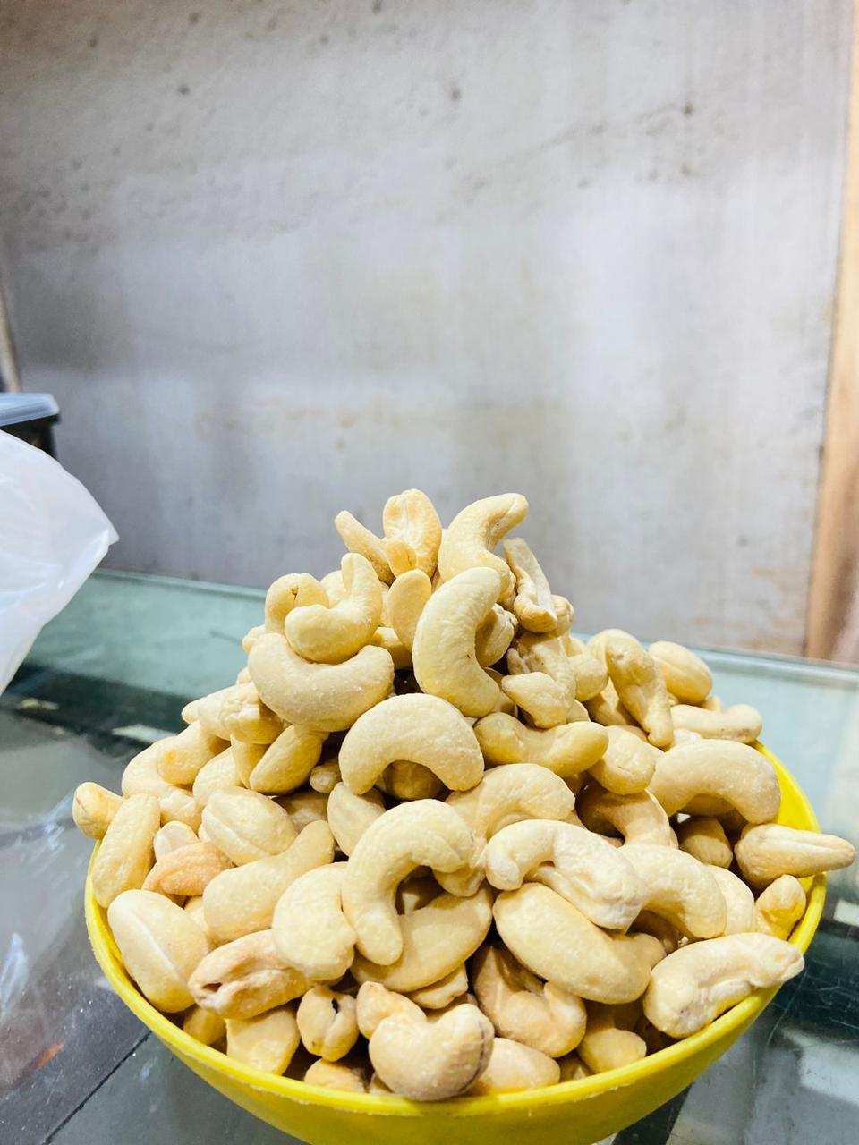 Salted Cashew-https://i-media.vyaparify.com/vcards/products/10177/58db2811-3b8c-4cdc-8b0c-4f521f6629e6.jpeg Image