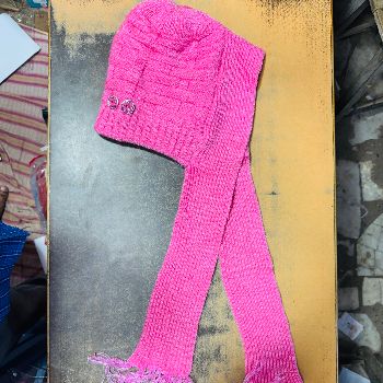 Ladies Cap With Muffler-https://i-media.vyaparify.com/vcards/products/108579/product_1735648577.png Image