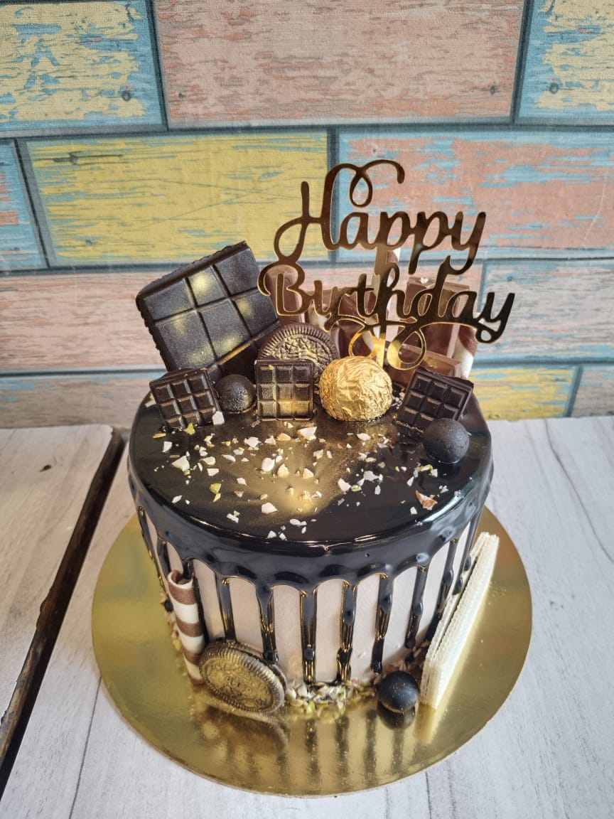 Chocolate Customize Cake 1kg Neha's Yummy Cake & Cafe 157, Shreemant Thorle Bajirav Peshve Rd, Apte Ghat, Shaniwar Peth, Pune, Maharashtra 411030, India