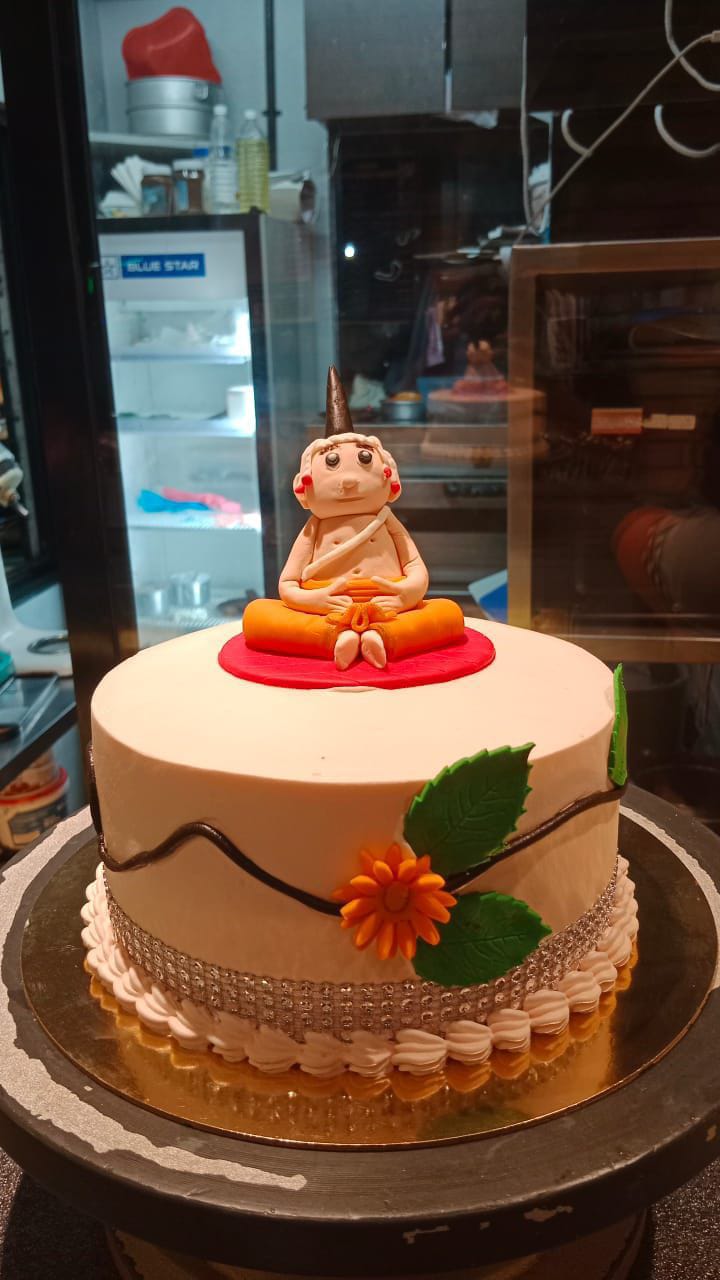 Munj Theme Cake (1kg) Neha's Yummy Cake & Cafe 157, Shreemant Thorle Bajirav Peshve Rd, Apte Ghat, Shaniwar Peth, Pune, Maharashtra 411030, India