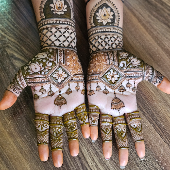 Bombay Heena Design-https://i-media.vyaparify.com/vcards/products/123765/product_1737804200.png Image