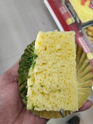 Indian Namkeen (Dhokla)-https://i-media.vyaparify.com/vcards/products/13153/snack-1.jpg Image