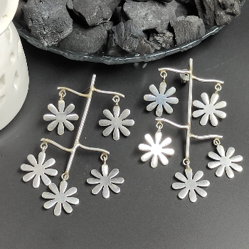 FLOWER EARRINGS-https://i-media.vyaparify.com/vcards/products/132267/product_1738566436.png Image