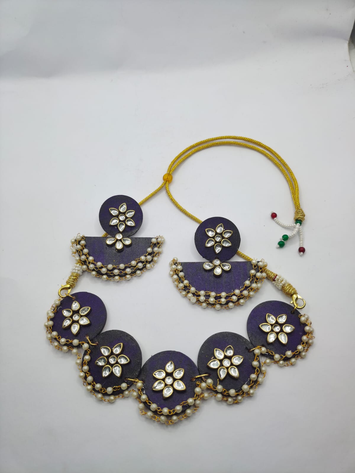 Floral kundan chokar-https://i-media.vyaparify.com/vcards/products/14071/2299cbc7-6f22-46c4-85cf-60262c99a931.jpeg Image