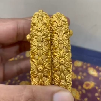 Ladies kangan SUKHDEV SINGH JEWELLERS INSIDE DELHI GATEMAIN BAZARPURANA BAZAR