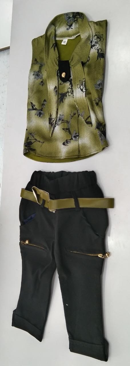 Girls set-https://i-media.vyaparify.com/vcards/products/1605/IMG-20230304-WA0002.jpg Image