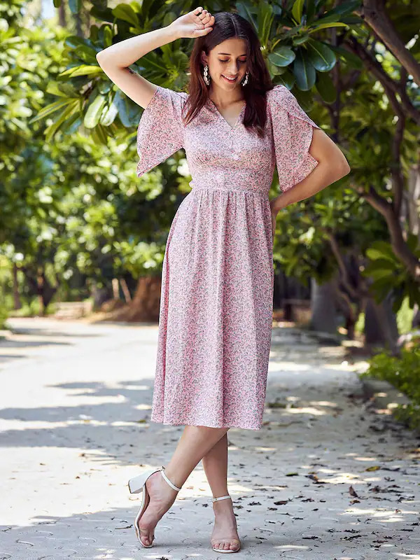 Dresses-https://i-media.vyaparify.com/vcards/products/16155/Dresses.jpg Image