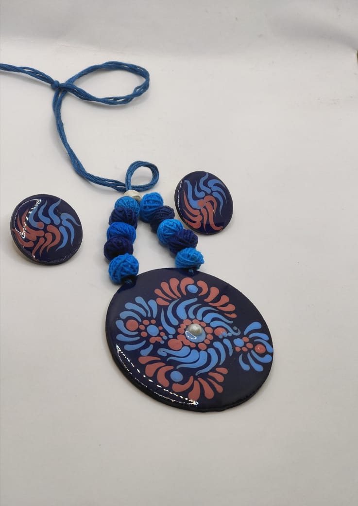 Abstract Floral Pendant Set-https://i-media.vyaparify.com/vcards/products/16391/Abstract-Floral-Pendant-Set.jpg Image