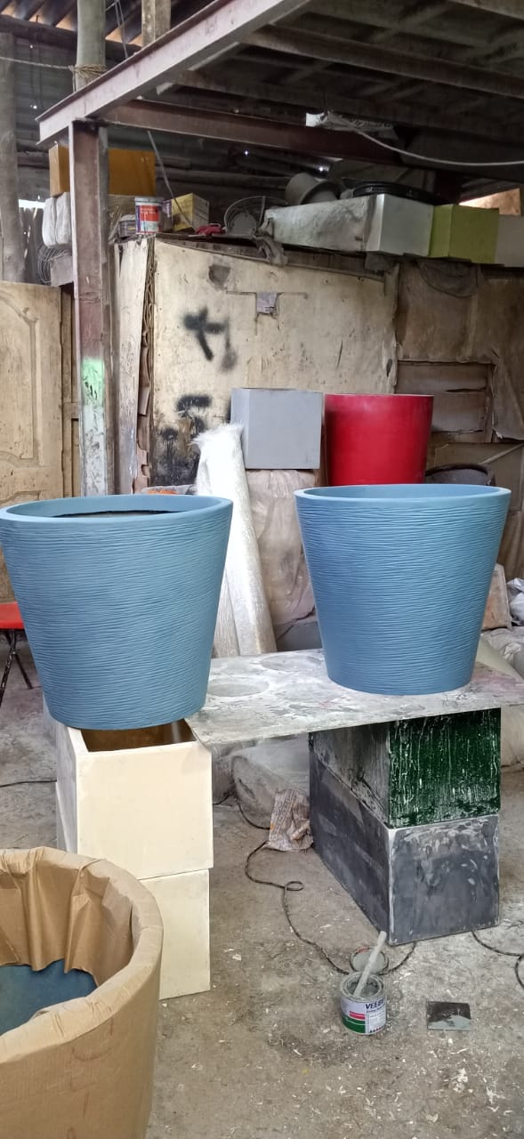 Lightweight and Stylish FRP Pots-https://i-media.vyaparify.com/vcards/products/16982/Lightweight-and-Stylish-FRP-Pots.jpg Image