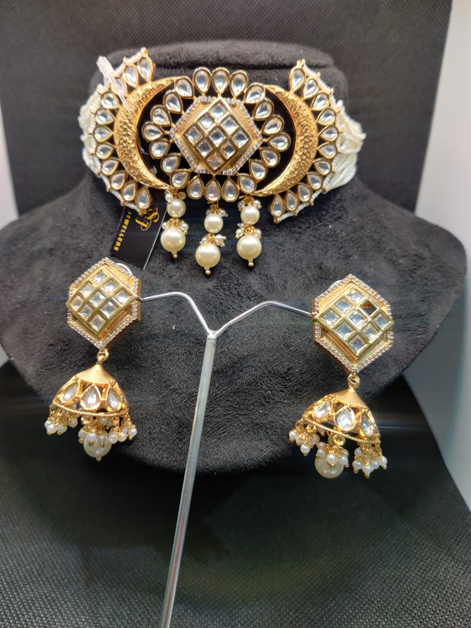 Kundan Necklace set-https://i-media.vyaparify.com/vcards/products/1772/kundan-set.jpeg Image