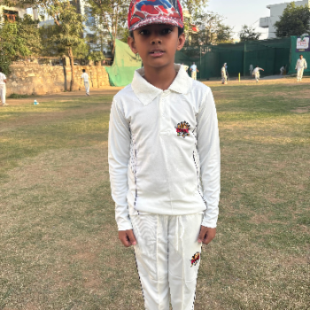 White cricket kit-https://i-media.vyaparify.com/vcards/products/183837/product_1744084583_67f49e679b285.png Image