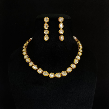 Single Line Kundan Necklace Set –Round Cut SEQUEL IMPEX PRIVATE LIMITED Balaji Tower, 158-159 Mahendwas House, Nehru Bazar