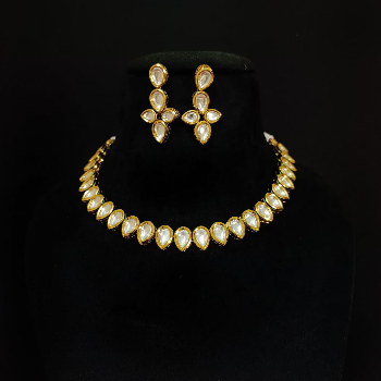 Single Line Kundan Necklace Set SEQUEL IMPEX PRIVATE LIMITED Balaji Tower, 158-159 Mahendwas House, Nehru Bazar
