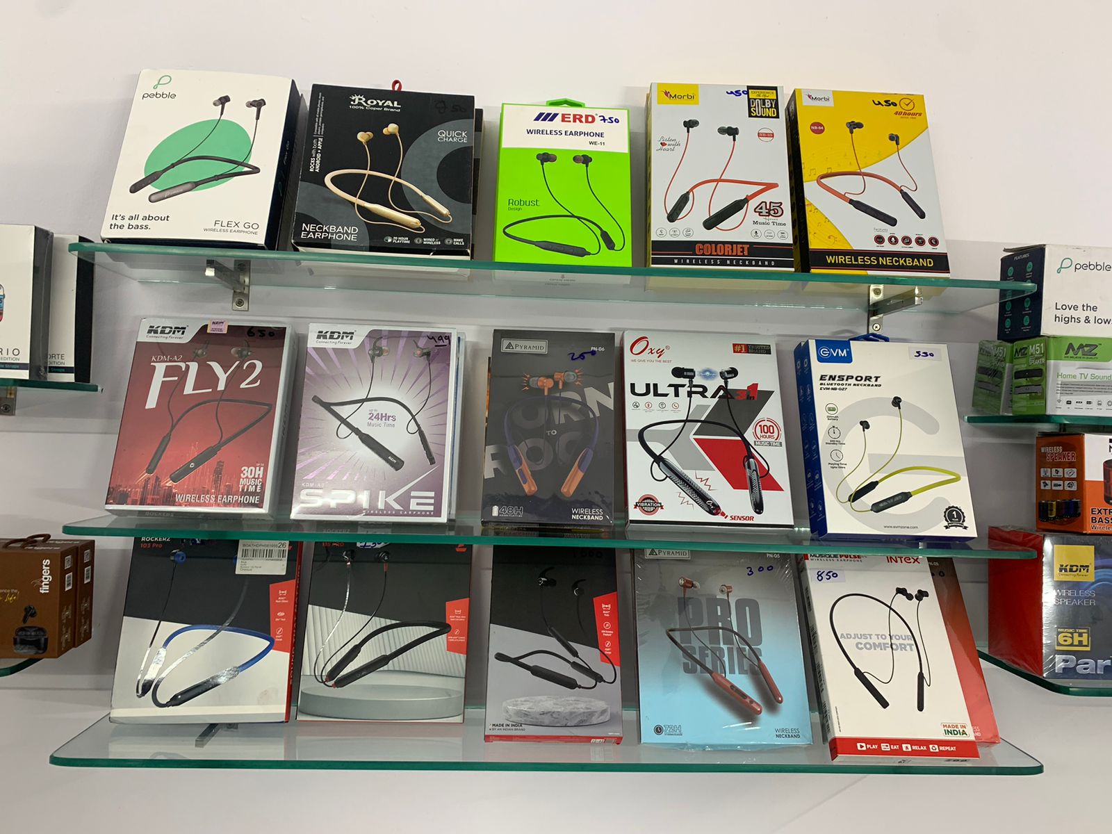 Headphones-https://i-media.vyaparify.com/vcards/products/19240/IMG-20231226-WA0078.jpg Image