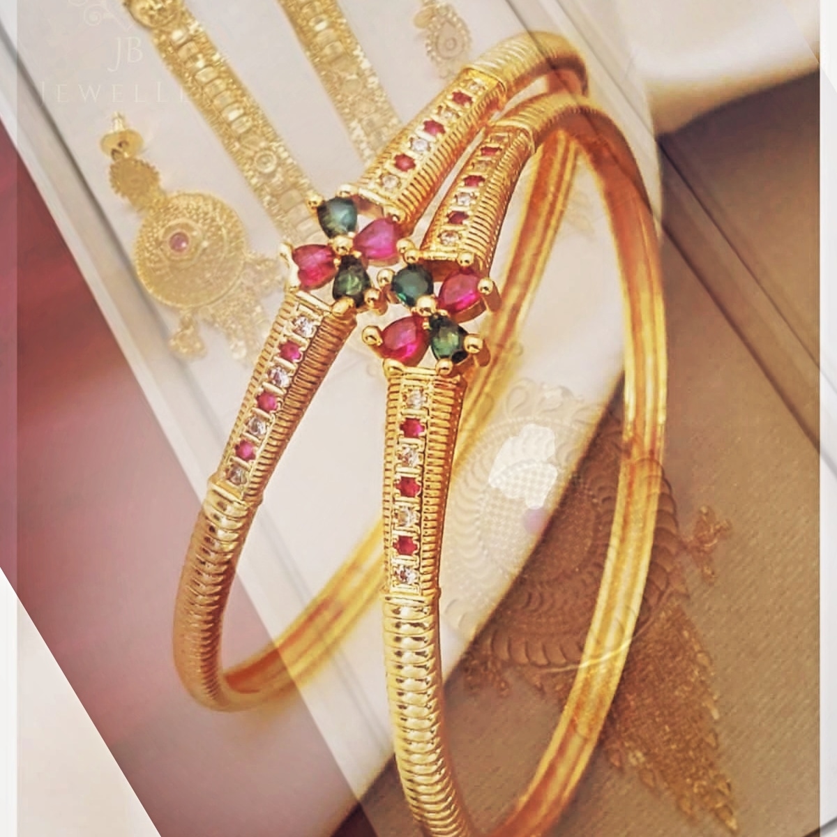 Bangles 2-https://i-media.vyaparify.com/vcards/products/19490/IMG_20231226_175335_747.jpg Image