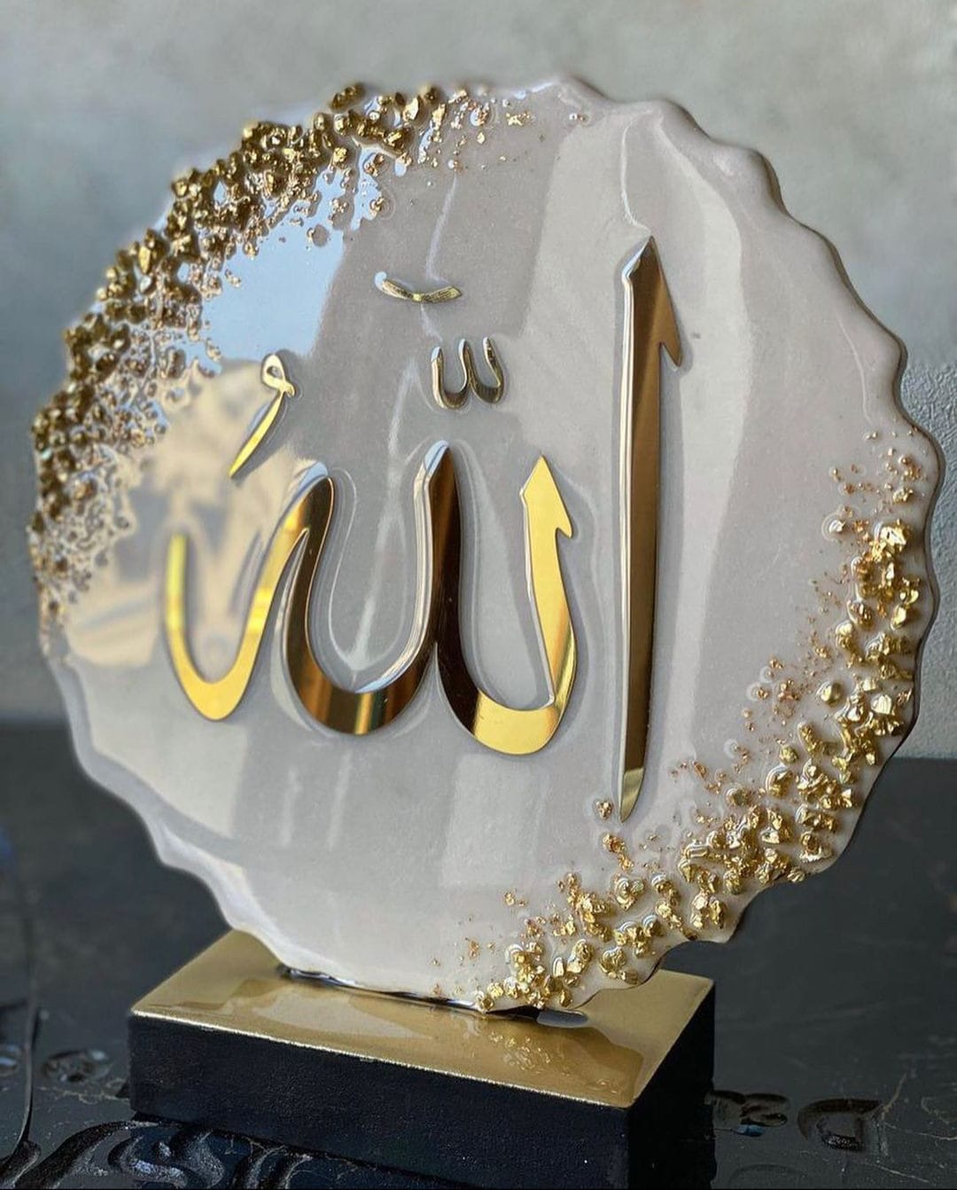 Resin deco Plate-https://i-media.vyaparify.com/vcards/products/20554/IMG-20240104-WA0020.jpg Image