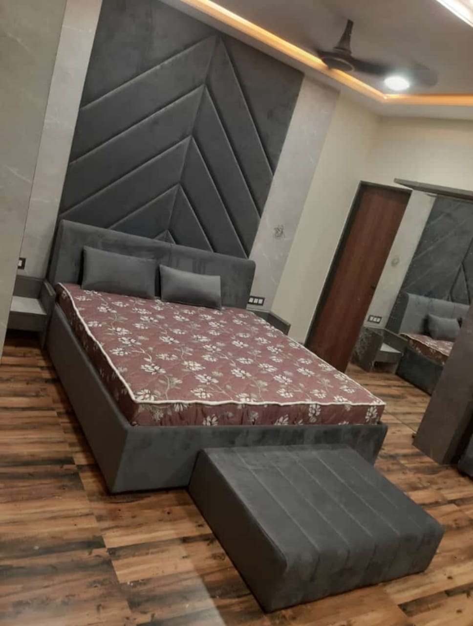 Wooden Designer Bed | JANTA FURNITURE | 426, Alok Nagar Opposite JMB Sweets , Kanadiya Road Indore