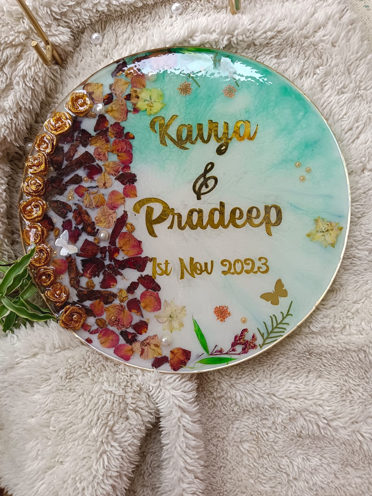 Resin art to capture your best moments-https://i-media.vyaparify.com/vcards/products/20707/WhatsApp-Image-2024-01-03-at-17.35.51.jpeg Image