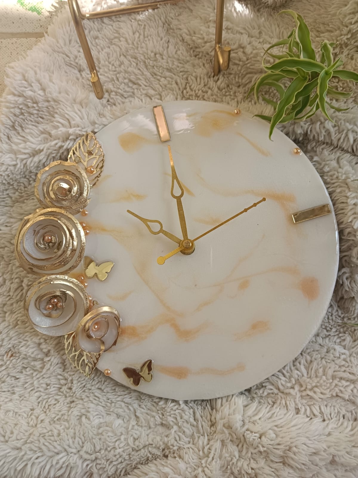 Resin Wall Clocks-https://i-media.vyaparify.com/vcards/products/20709/WhatsApp-Image-2024-01-03-at-17.35.54.jpeg Image