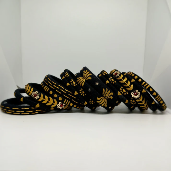 Aparna [Black and golden colour handcrafted bangles-https://i-media.vyaparify.com/vcards/products/210311/product_1746243149_68158e4dbd3ac.png Image