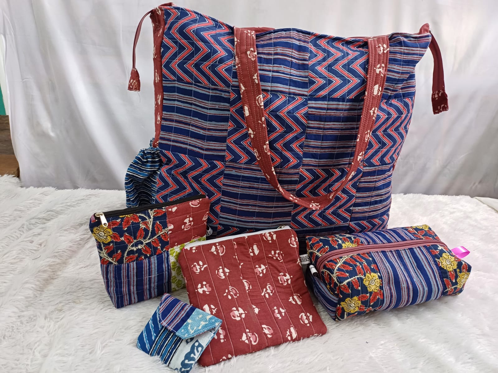 Quilting bags collection-https://i-media.vyaparify.com/vcards/products/21497/WhatsApp-Image-2024-01-10-at-17.22.20.jpeg Image