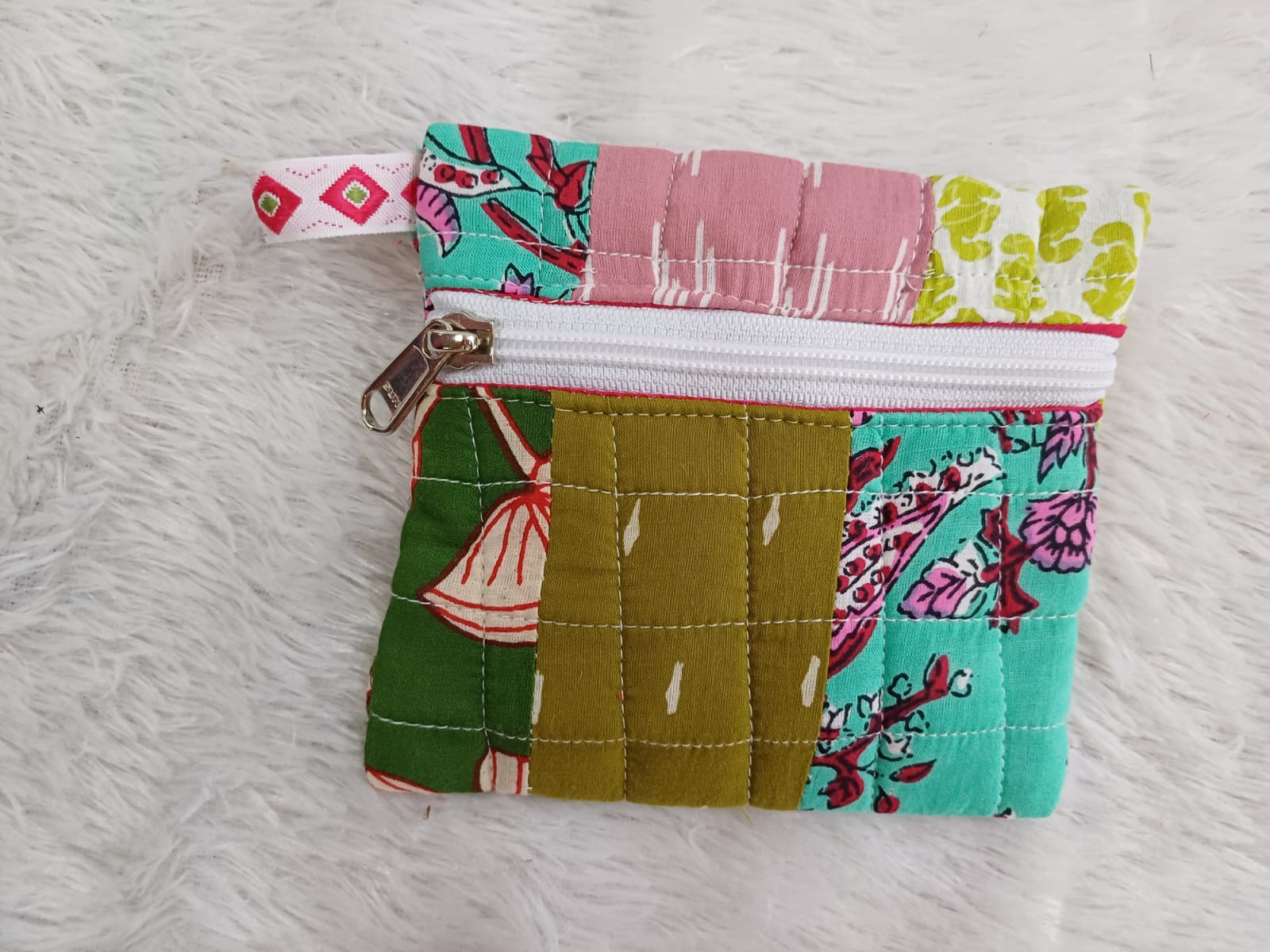 Quilted Mini pouch-https://i-media.vyaparify.com/vcards/products/21504/WhatsApp-Image-2024-01-10-at-17.22.30-(1).jpeg Image