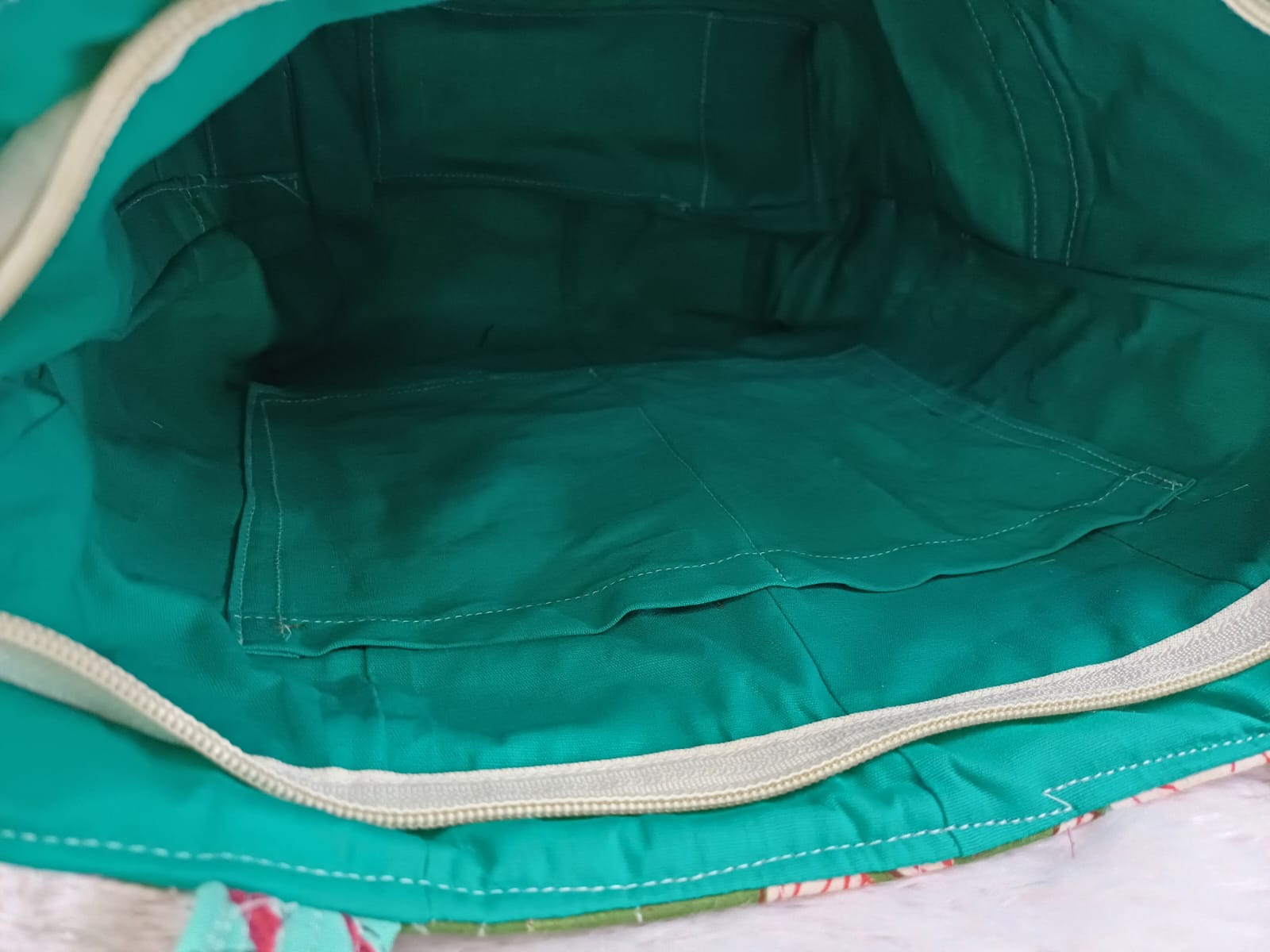 Quilted hand bag Inner compartment-https://i-media.vyaparify.com/vcards/products/21510/WhatsApp-Image-2024-01-10-at-17.22.35.jpeg Image