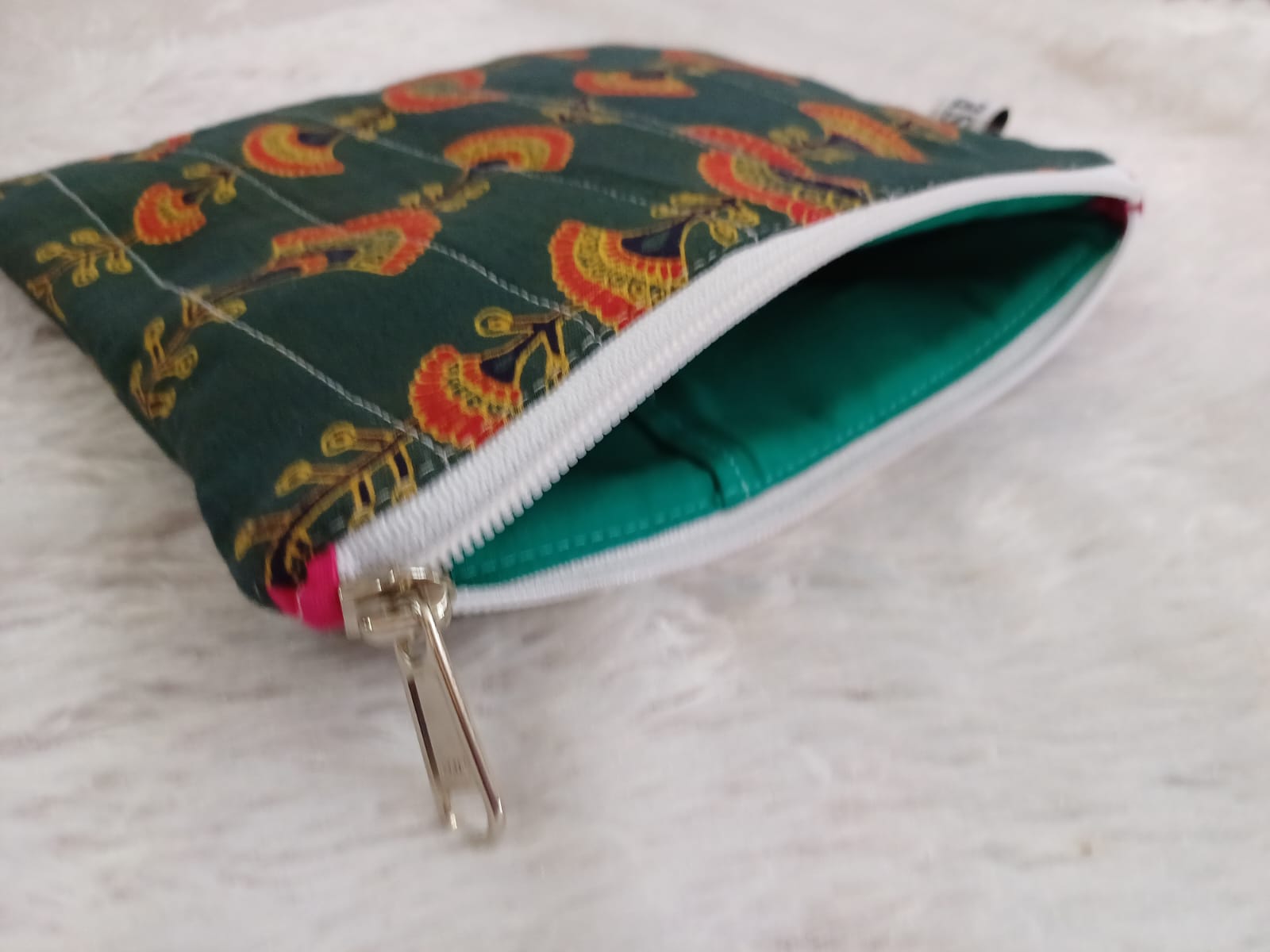 Purse-https://i-media.vyaparify.com/vcards/products/21513/WhatsApp-Image-2024-01-10-at-17.22.44.jpeg Image