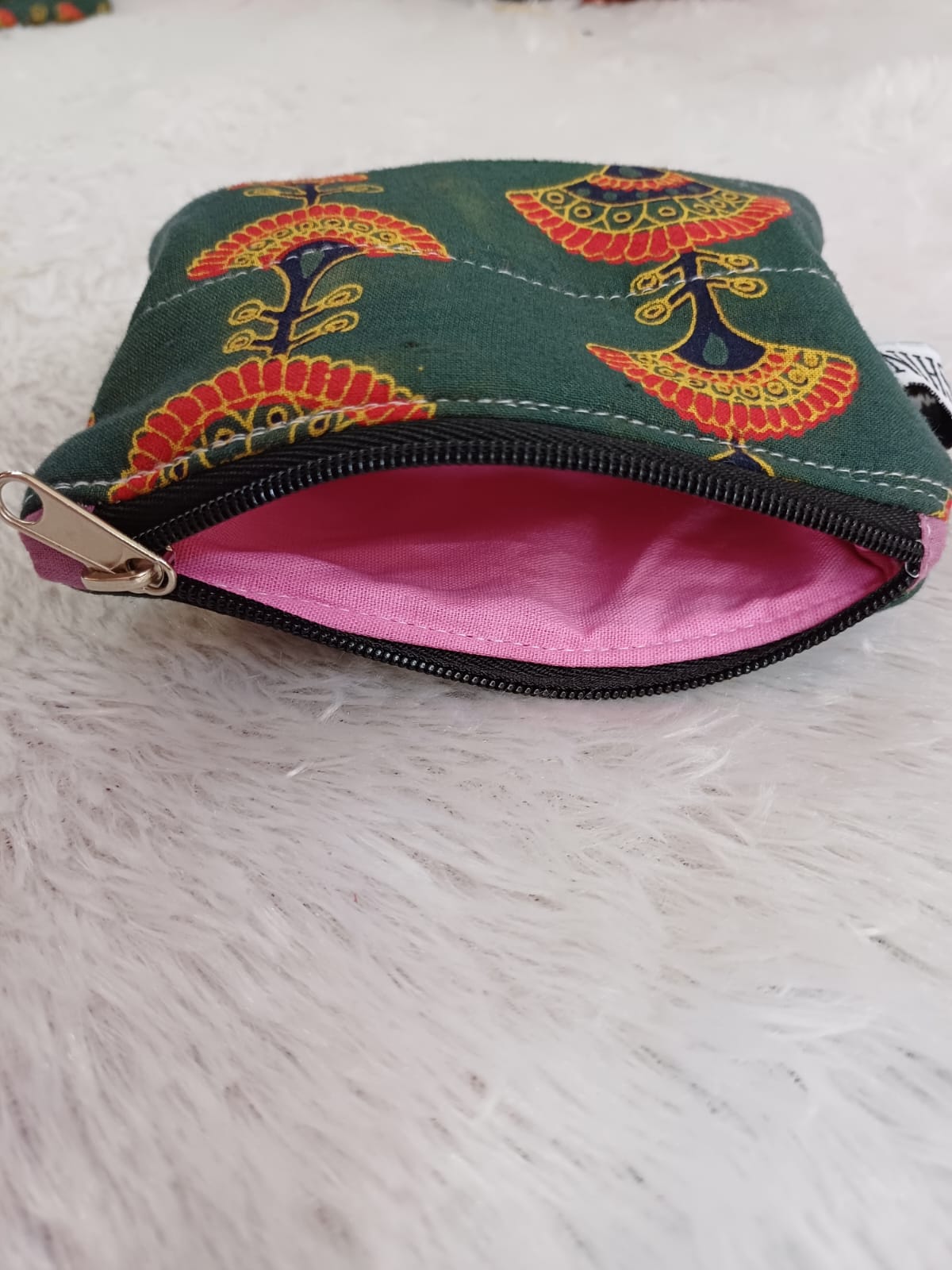Quilted coin purse-https://i-media.vyaparify.com/vcards/products/21517/WhatsApp-Image-2024-01-10-at-17.22.49.jpeg Image