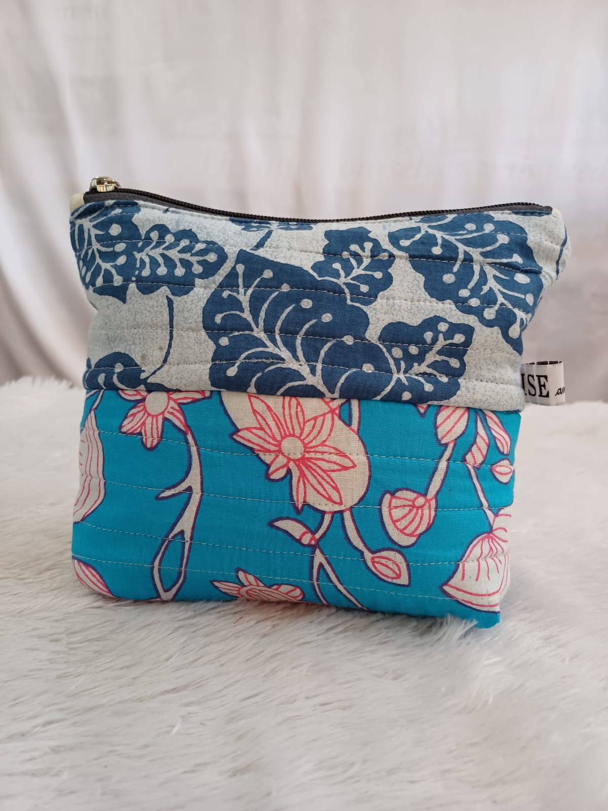 Pouch-https://i-media.vyaparify.com/vcards/products/21524/WhatsApp-Image-2024-01-10-at-17.23.02.jpeg Image