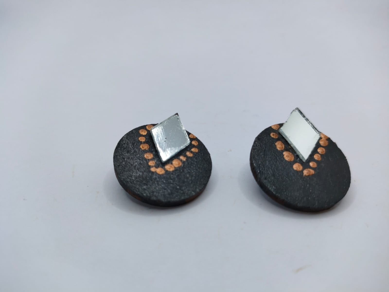 Dot art earrings-https://i-media.vyaparify.com/vcards/products/21554/dot-art-earring.jpg Image