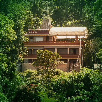 DELUXE ROOM-https://i-media.vyaparify.com/vcards/products/215635/product_1746597789_681af79db1f7d.png Image