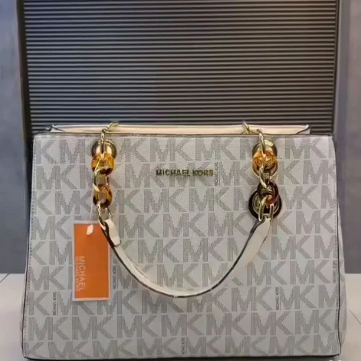 Women's Handbags-https://i-media.vyaparify.com/vcards/products/21671/Women's-Handbags.jpg Image