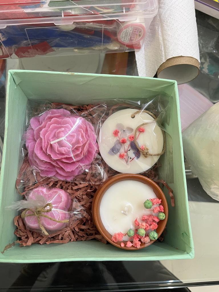 GIFT HAMPERS-https://i-media.vyaparify.com/vcards/products/22865/WhatsApp-Image-2024-01-20-at-10.00.24-AM.jpeg Image