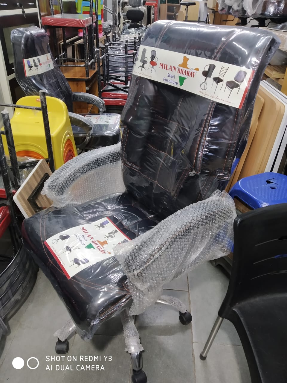 Revolving Office Chair-https://i-media.vyaparify.com/vcards/products/2382/IMG-20230619-WA0035.jpg Image