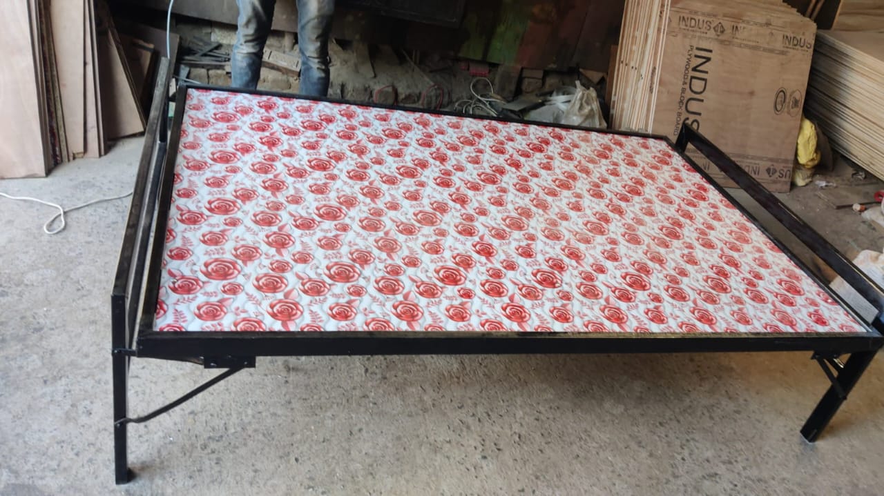 Folding Bed in metal-https://i-media.vyaparify.com/vcards/products/2384/IMG-20230619-WA0018.jpg Image