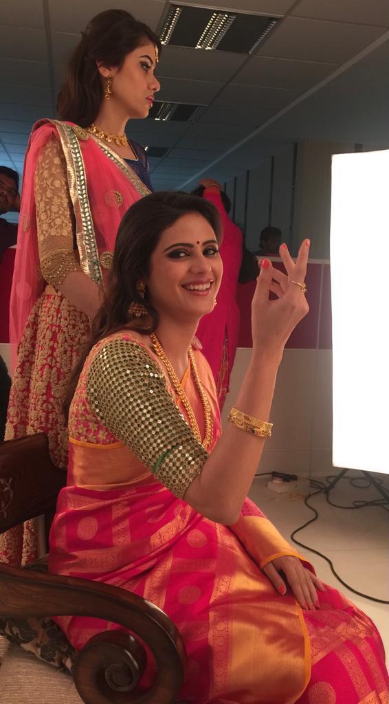 Designer sari blouse-https://i-media.vyaparify.com/vcards/products/24005/WhatsApp-Image-2024-01-18-at-10.59.01-AM-(11).jpeg Image