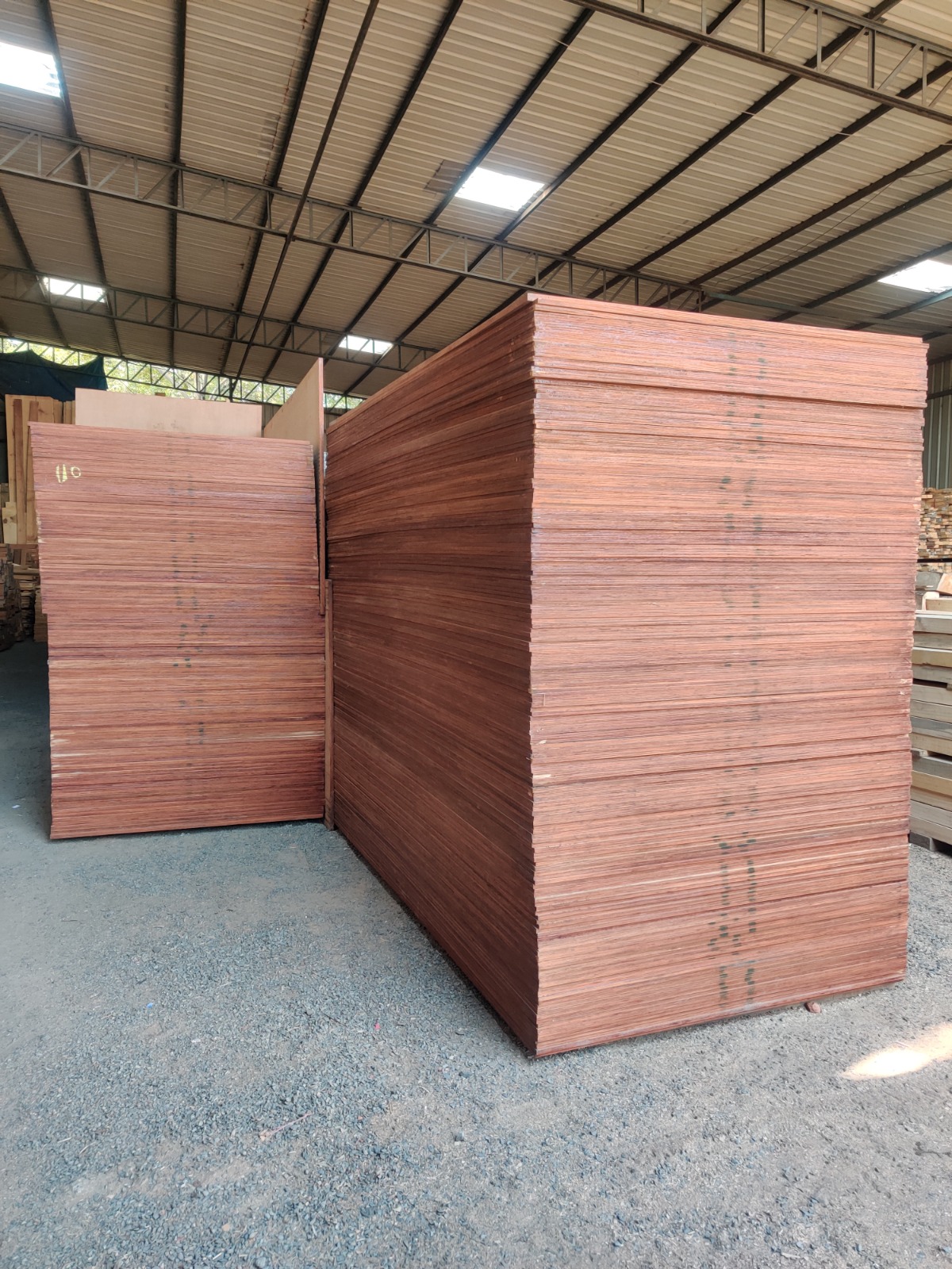 303 MR BWR grade Plywood 18 MM-https://i-media.vyaparify.com/vcards/products/24506/IMG-20231201-WA0017.jpg Image