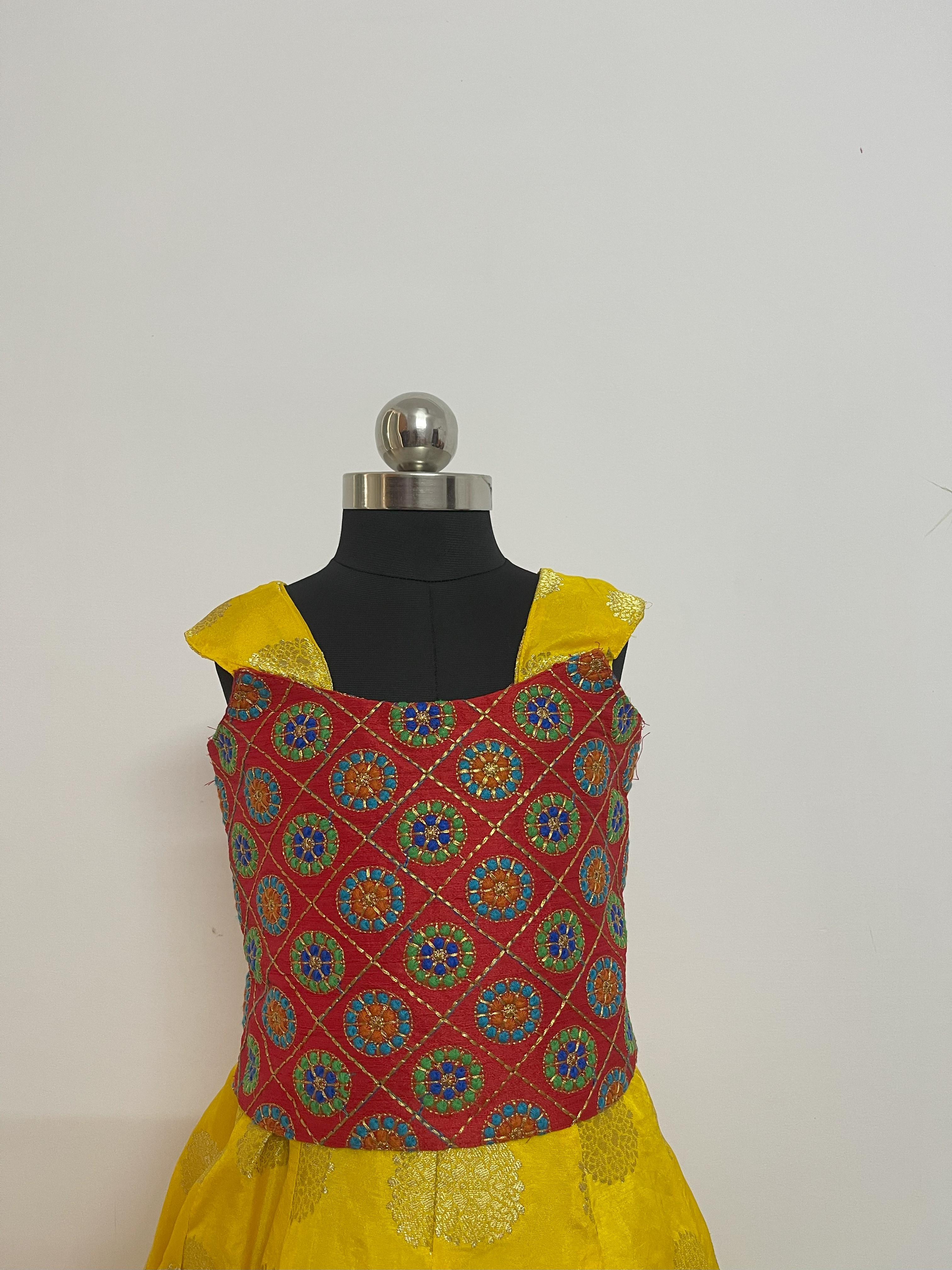 Ghagra and choli-https://i-media.vyaparify.com/vcards/products/25010/IMG_8788.jpg Image