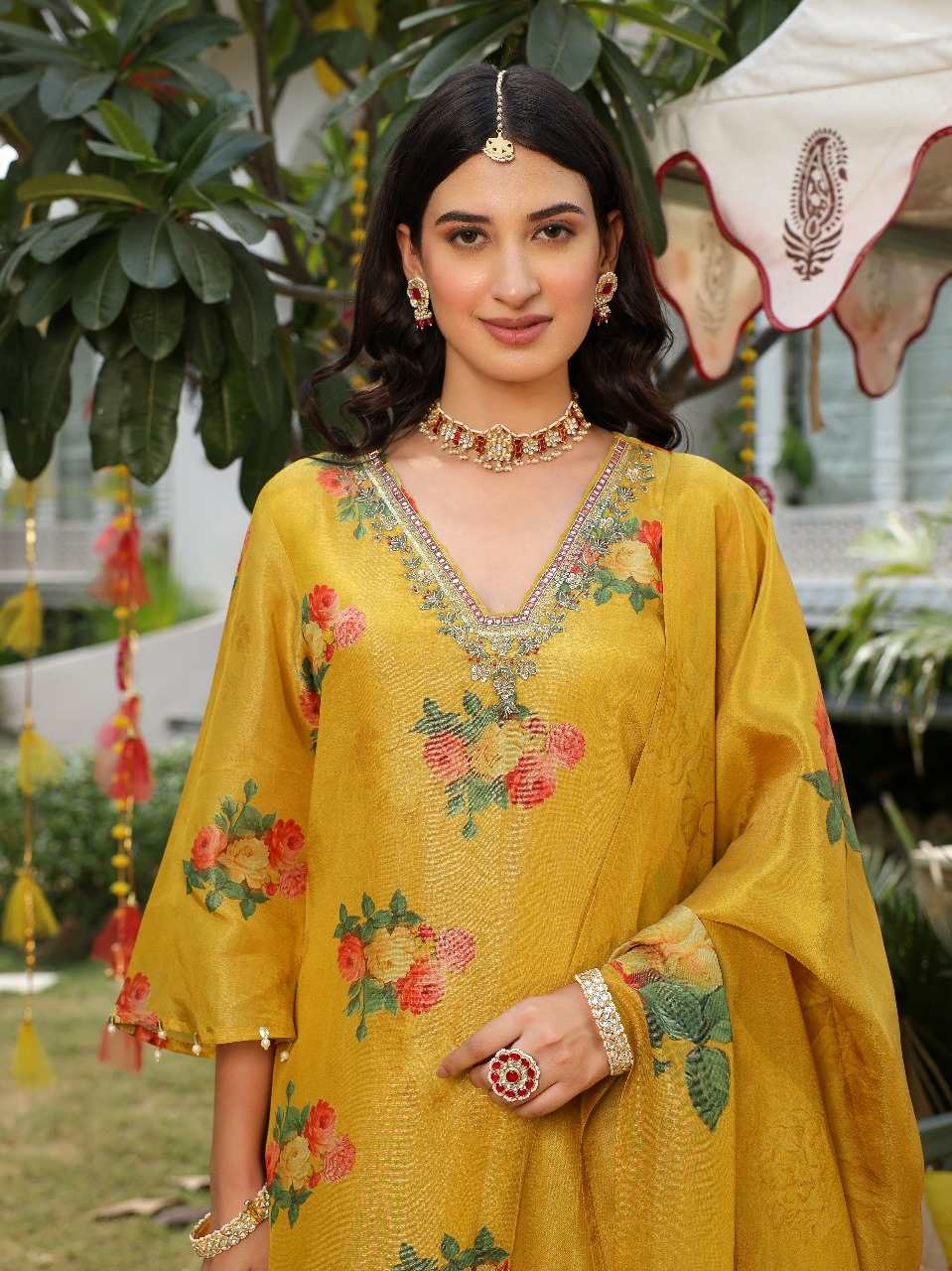 Party Wear Silk Shimmer-https://i-media.vyaparify.com/vcards/products/25109/Party-Wear-Silk-Shimmer.jpg Image