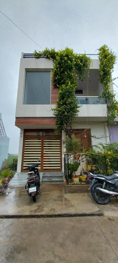 Room for Four with Garden View Balcony Homestay Sthanvi 186, Kailash Empire, Colony, Near By Rankeshwer Mhadev Mandir, Ujjain, Madhya Pradesh 456001, India