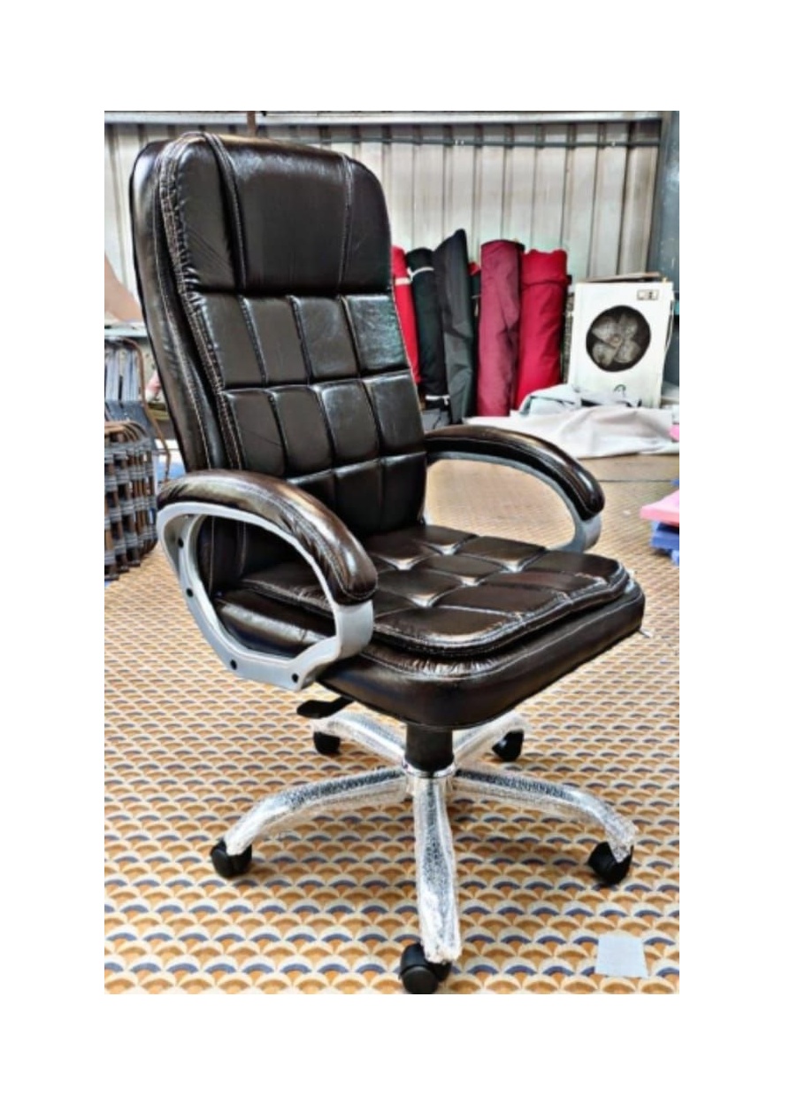 Full Back Revolving Chair-https://i-media.vyaparify.com/vcards/products/26144/Boss-chair_26542819397_product-jpeg-01.jpeg Image